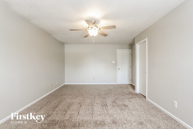 Foto del edificio - 1262 Kenwood Dr