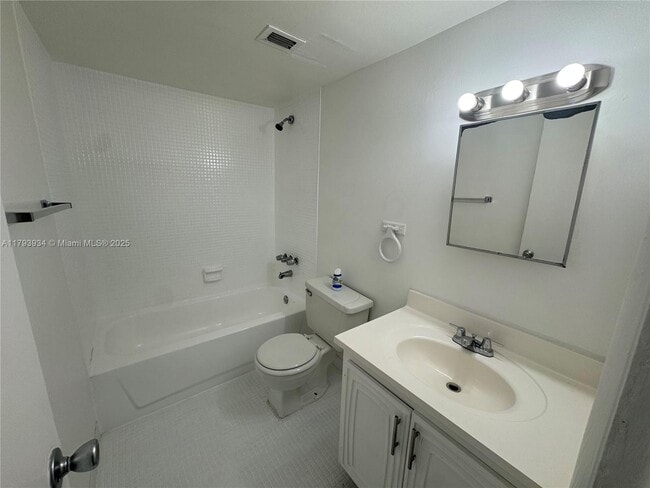 Foto del edificio - 488 NW 165th St