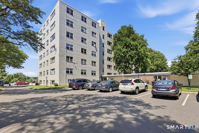 Building Photo - 889 Farmington Ave