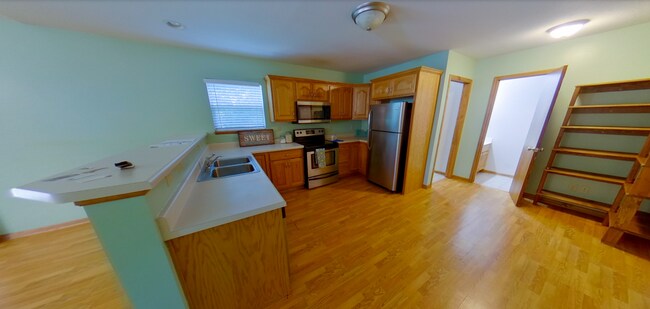 Building Photo - 3D Tour Available + Fenced in Yard + West ...