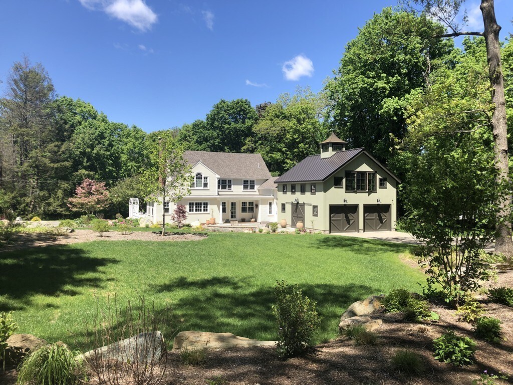 Primary Photo - 16 Pinecroft Rd