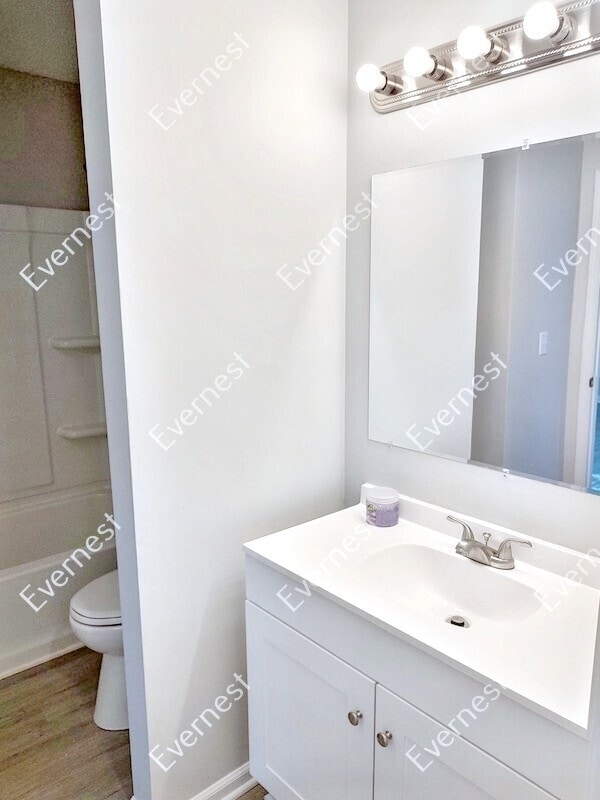 Building Photo - Charming 4-Bedroom Home with Spacious Yard...