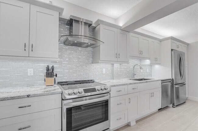 Building Photo - 4444 NE Ocean Blvd