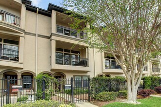 Building Photo - 1403 Rosedale St