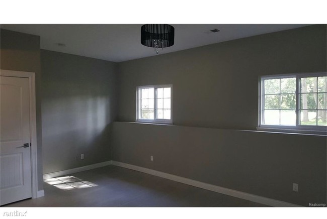 Building Photo - 4525 Clintonville Rd