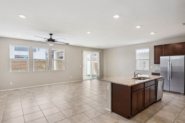 Building Photo - 4 Bedroom, Den, and Loft Southwest Gated C...