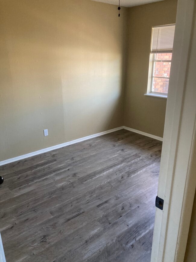 Building Photo - 3804 Senator St