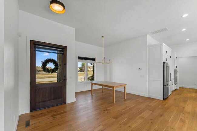 Building Photo - Gorgeous Rental in Wild House East Springfield