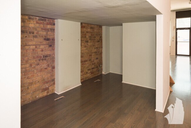 Foto del edificio - 2049 N Hoyne Ave