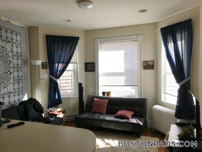 Building Photo - 55 Park Dr