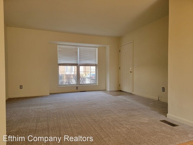 Building Photo - 2 br, 1 bath House - 97 Woodlake Ct. Unit E