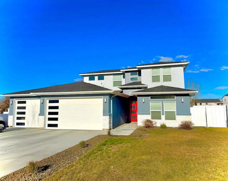 Primary Photo - 12100 W Hollandale Dr