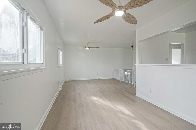 Foto del edificio - 220 College Dr