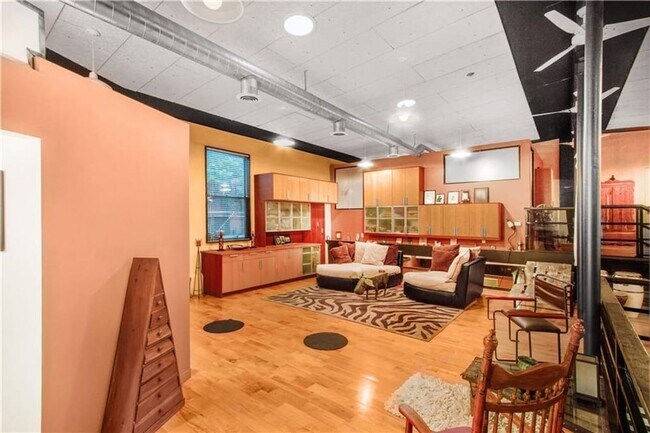 Foto del edificio - ****Pawtucket/Fairlawn – Single Family/Industrial Split Loft-Style Home - $2595****