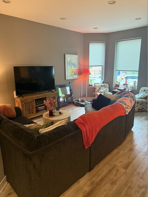 Living room - 2019 N Sawyer Ave