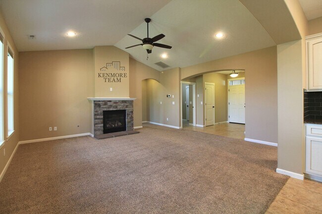 Foto del edificio - 3 Bed/2 Bath West Kennewick Home