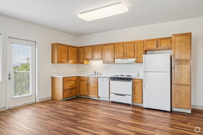 Interior Photo - Creekside West