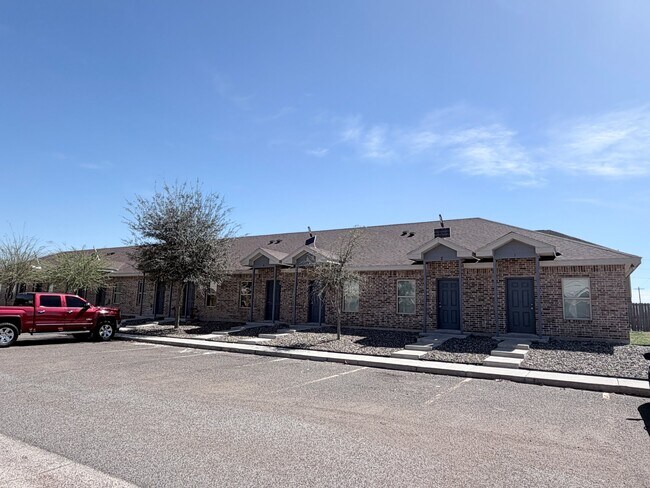 Foto del edificio - 3300 N Moorefield Rd