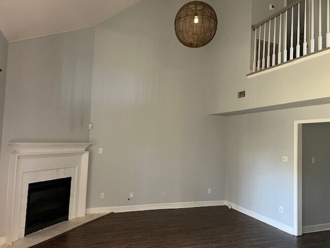 Foto del edificio - 4/2.5 located in Pinehurst subdivision