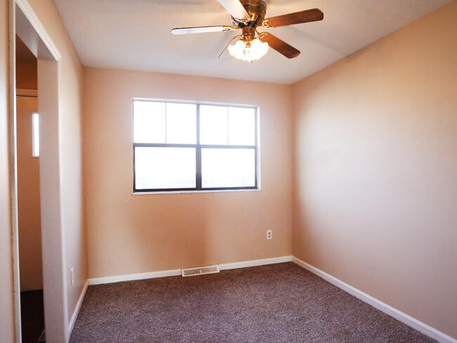 Bedroom with Ceiling Fan - Wake Robin Apartments