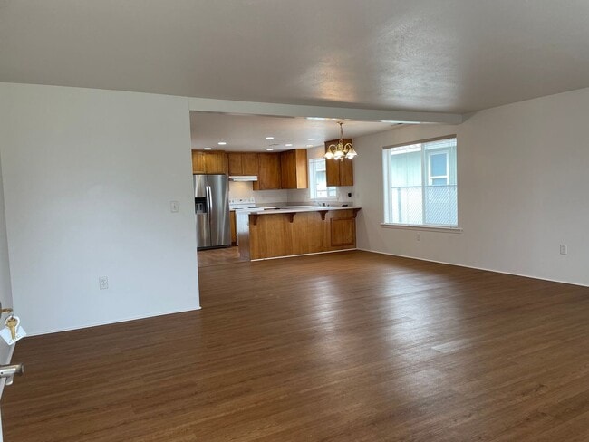 Building Photo - This is a Wonderful 2 Bed 2 Bath-Located in the Beautiful Town of Eagle Point