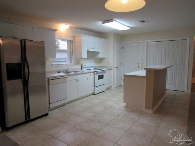 Building Photo - 1093 Antigua Cir