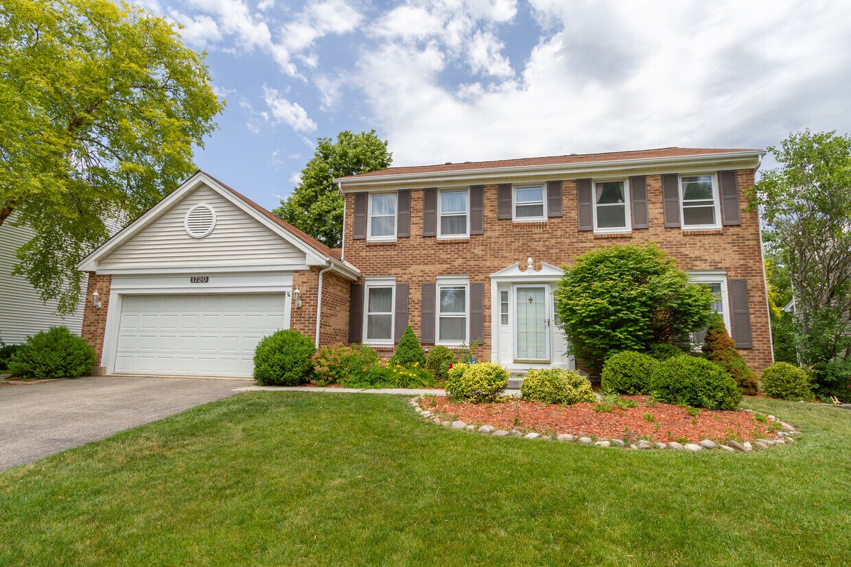 1720 Green River Dr, Schaumburg, IL 60194 House Rental in Schaumburg