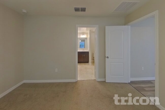 Building Photo - 2244 Gladiolus Ln