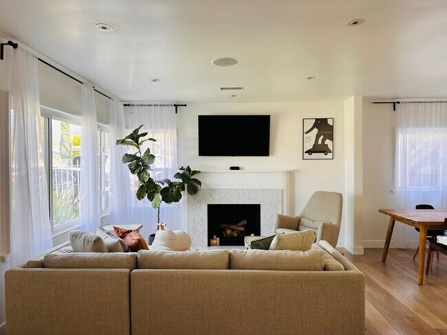 Foto del edificio - 2460 Glenrose Ave