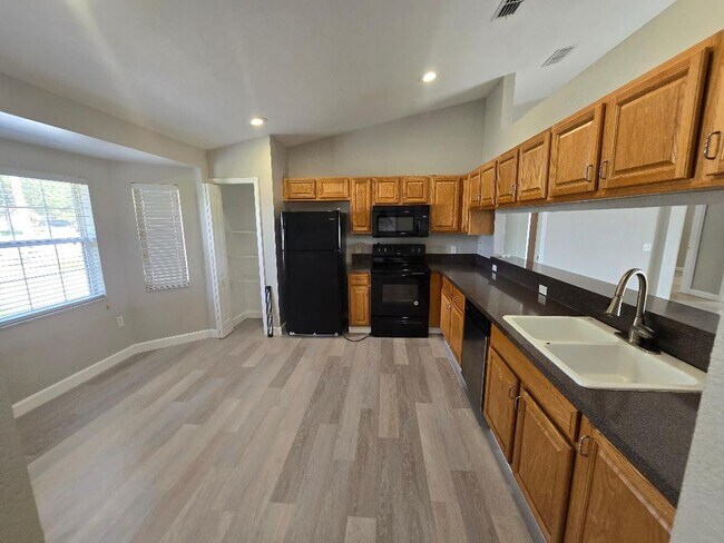 Foto del edificio - Updated 3 bed 2 bath in gated community