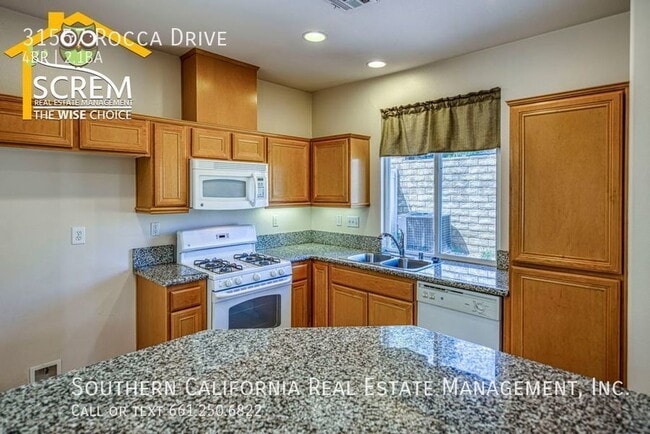 Building Photo - Four Bedroom Castaic Home