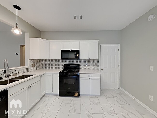 Building Photo - 1557 Silver Ridge Dr SW