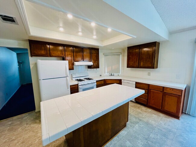 Foto del edificio - 3535 Casamia Ave