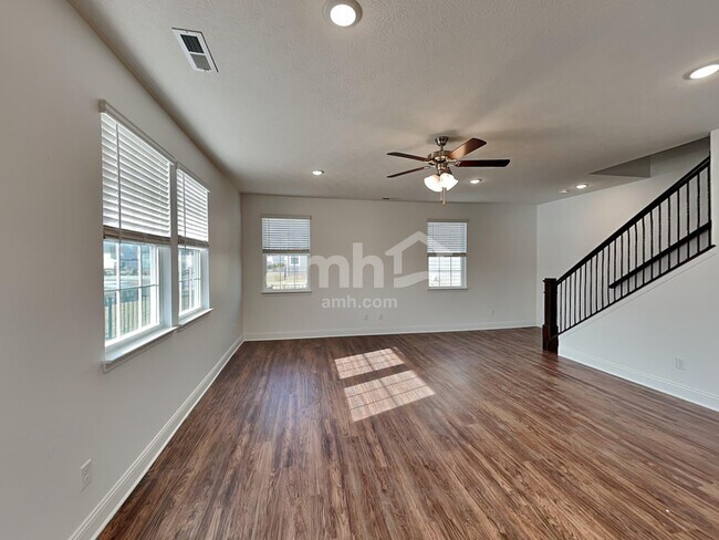 Foto del edificio - 8428 Merlin Dr