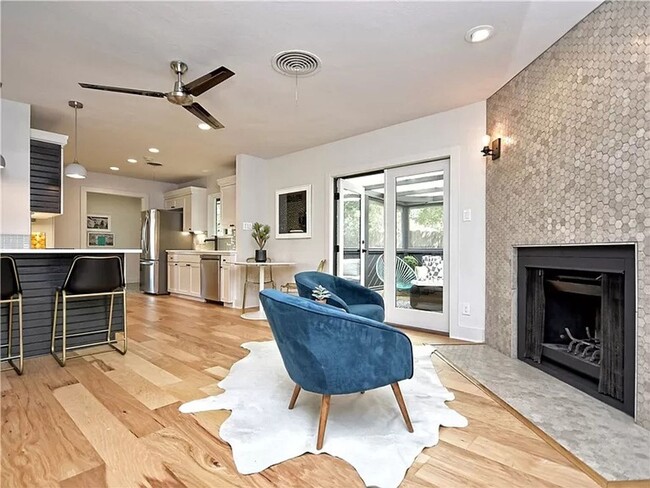 Building Photo - Beautiful 3 Bedroom, 2 Bathroom Single Fam...