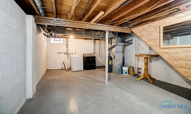 Building Photo - 619 Eleanor Ave