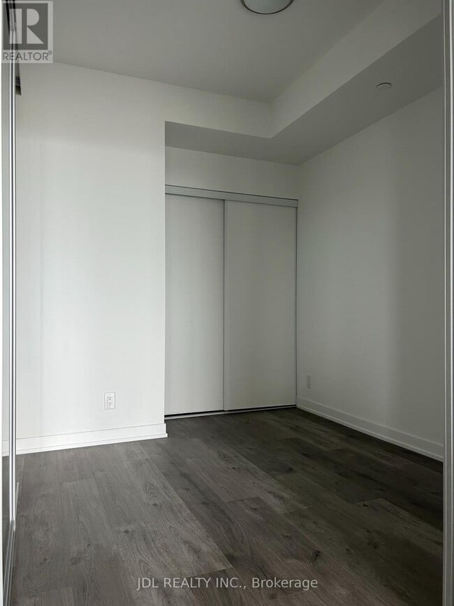 Building Photo - 285 Dufferin St