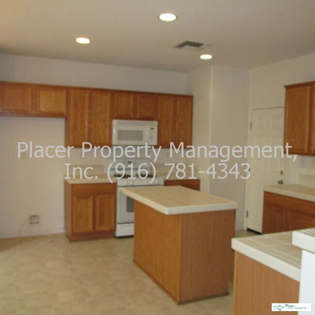 Building Photo - 5351 Nickman Way