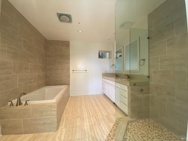 Building Photo - 67 Via Los Altos