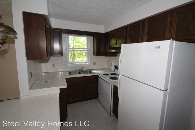 Building Photo - 355 Meadowbrook Ave