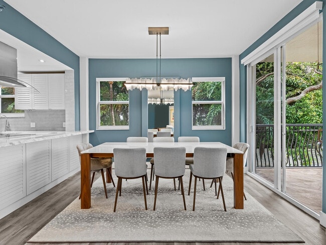 Building Photo - 1050 Seminole Dr