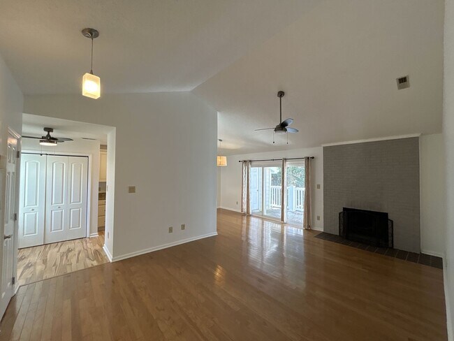Building Photo - T.R. Lawing Property in Park Walk!