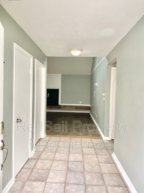 Building Photo - 814 Dryden St