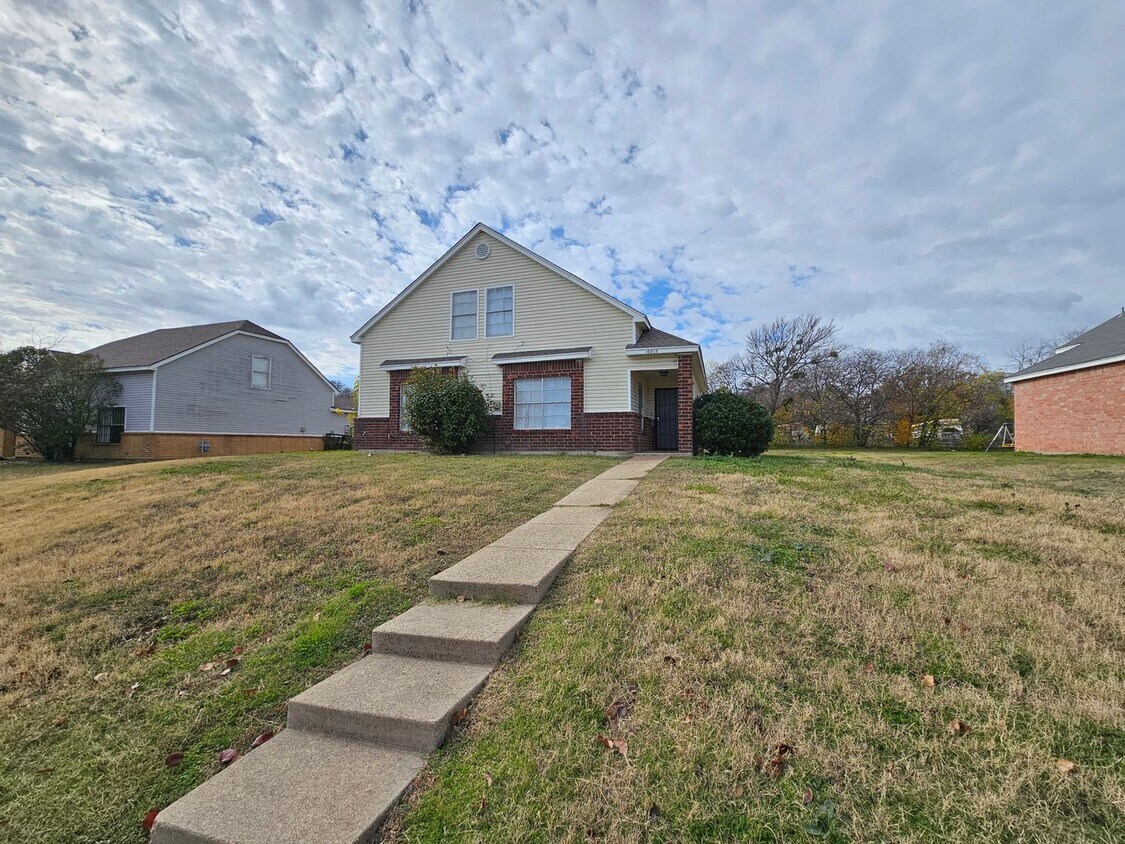 10212 Pondwood Dr, Dallas, TX 75217 House Rental in Dallas, TX