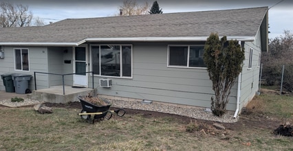 Building Photo - 301 Cedar St