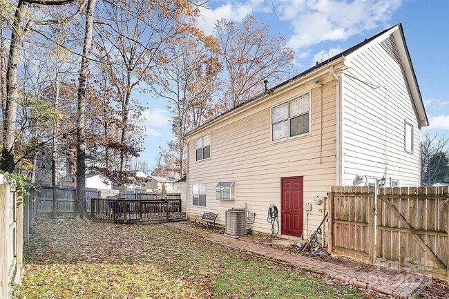 Foto del edificio - 2027 Killarney Pl