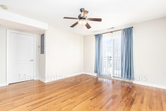 Foto del edificio - 3447 Ridgeland Ave