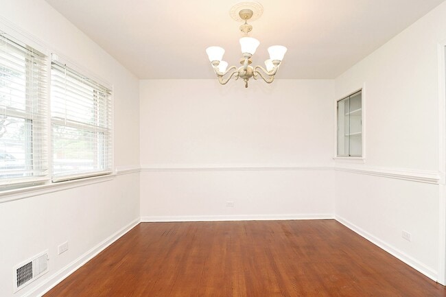 Foto del edificio - Newly Renovated One Level Downtown Residence