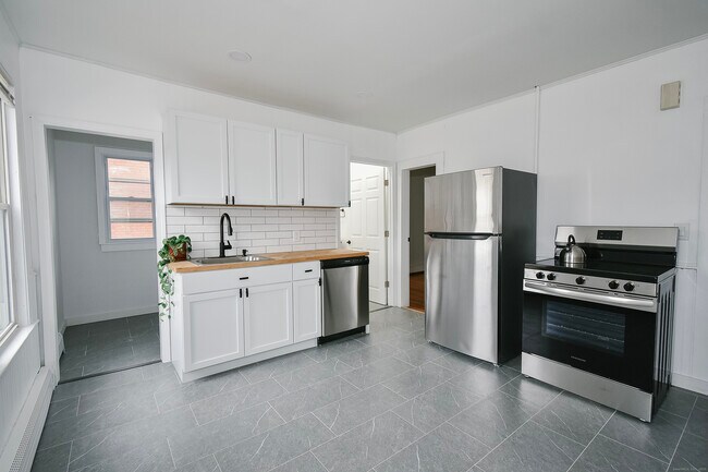 Building Photo - 22 Kelley St