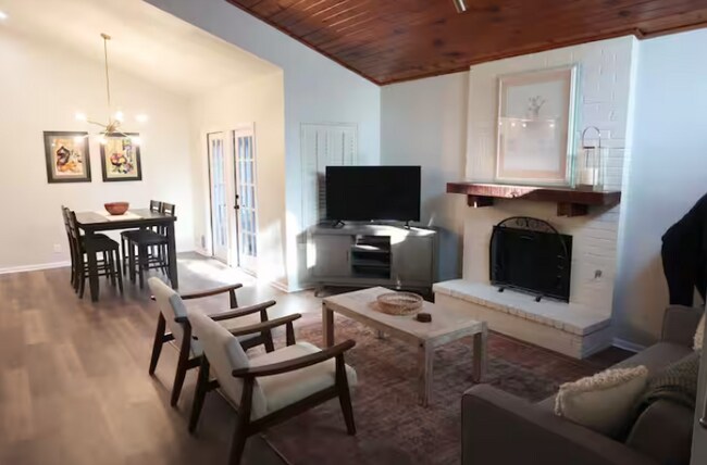 Foto del edificio - 15218 Bent Moss St